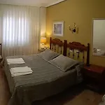 بيت شباب Pineda *